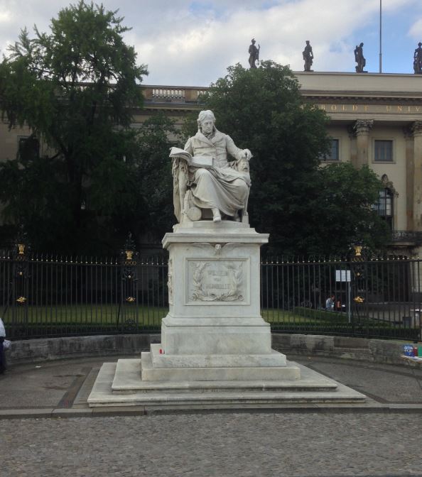 Wilhelm von Humboldt, Denkmal vor der Humboldt-Universität Berlin, Deutschland